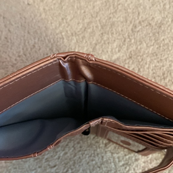 IHKWIP Women’s RFID Heart Quilted Wallet NWT!! - Picture 5 of 13